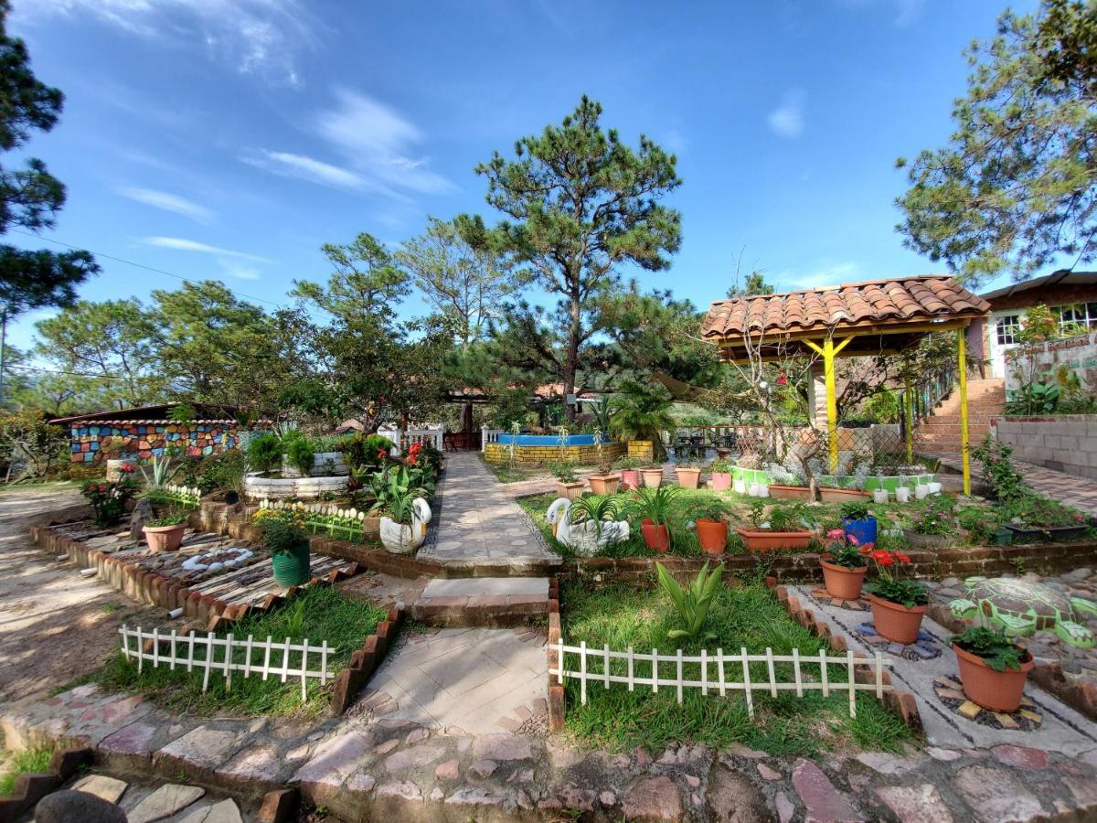 Hotel Y Restaurante Las Margaritas Perquin Exterior photo